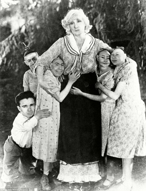 When 19th and 20th century circus-goers weren't watching men eat fire or women swing from trapezes, they could ogle at disabled and different people put on display in what were then called 'freak shows'. Pictured are a group of the individuals who were on display Freaks 1932, Vintage Circus Photos, Sideshow Freaks, Vintage Photo Prints, Human Oddities, Weird Vintage, Creepy Vintage, Creepy Photos, Creepy Pictures