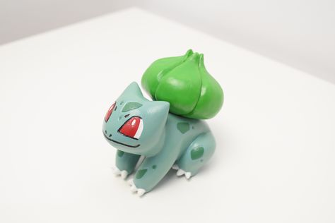 Bulbasaur Tutorial with Air Dry Clay Clay Pokemon, Diy Pokemon, Pokemon Bulbasaur, Pokemon Diy, Clay Stuff, Do Cute, Clay Crafts Air Dry, Clay Figures, Dry Clay