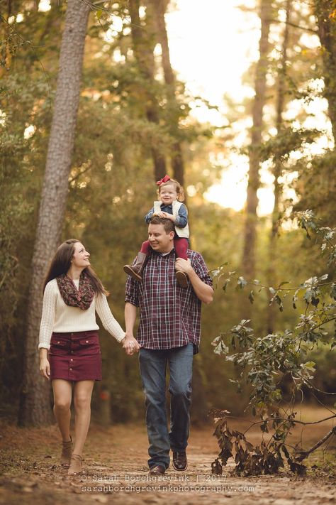 best family photographer houston Family Photo Clothing, Fall Inspired Outfits, Fall Mini Shoot, Outdoor Family Pictures, Autumn Couple, Outdoor Family Portraits, Fall Family Session, Autumn Family Photography, Family Photos With Baby