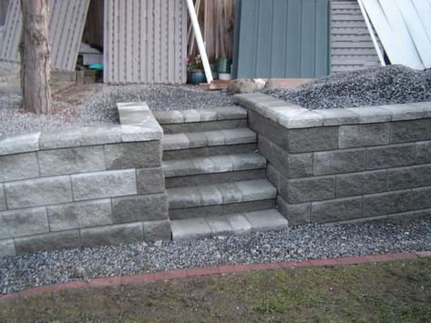 Concrete Block Retaining Wall, Small Garden Inspiration, Retaining Wall Steps, Backyard Retaining Walls, Garden Retaining Wall, Fire Pit Landscaping, Landscaping Retaining Walls, Front Garden Design, Tiered Garden