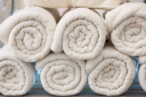 How To Wash Towels, Towel Photography, Roll Towels, Rolled Towels, Spa Retreats, Home Heating Systems, Wash Towels, Washing Machine Drum, Garden Decoration Ideas