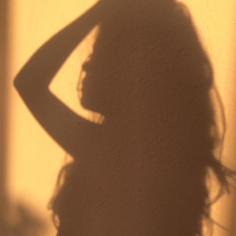 #girl #shadow #cute #sun #dreamy #golden #yellow #aesthetic Golden Core Aesthetic, Sun Pictures Aesthetic, Golden Summer Aesthetic, Sun Person Aesthetic, Sun Yellow Aesthetic, Sunshine Aesthetic Girl, Golden Sun Aesthetic, Soft Golden Aesthetic, Soft Golden Hour Aesthetic