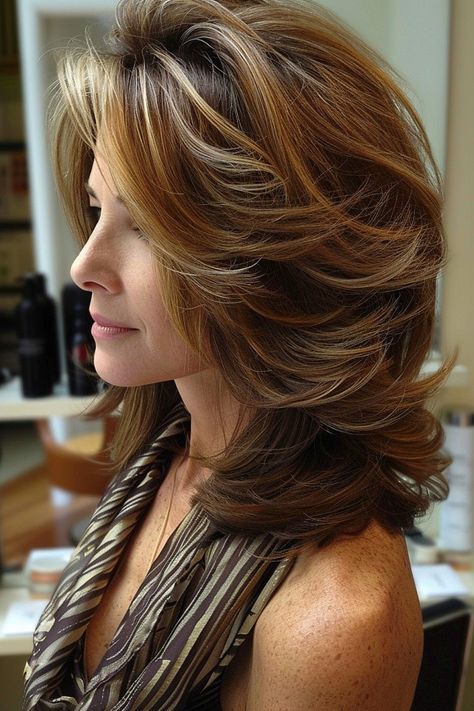 Haircuts For Medium Length Hair, Layered Haircuts For Medium Hair, Medium Layered, Haircuts For Medium Hair, Penteado Cabelo Curto, Hair Color And Cut, Feathered Hairstyles, Medium Hair Cuts, Medium Length Hair Cuts