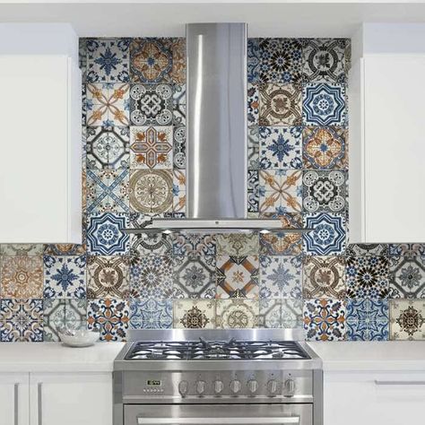 Spanish Tile Backsplash, Spanish Style Kitchen, Patterned Kitchen Tiles, Mosaic Tile Kitchen, Arizona Tile, Bohemian Wallpaper, Turkish Tiles, Spanish Tile, Kitchen Tiles Backsplash