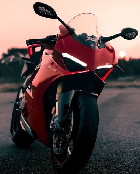 The Ducati Panigale V2 is a 955 cc sport bike manufactured by Ducati as the successor to the Panigale 959. The Ducati Panigale V2 motorcycle is named after the small manufacturing town of Borgo Panigale.Ducati Panigale V2 was announced in 2019 for the 2020 model year. 🤘🤘Stay connected with 𝑹𝒊𝒅𝒆𝒓𝒔 🆉🅾🅽🅴 Ltd #dukati#yamahar6#Ducatibikes#bike#biker#ducatibike#bikers#bikerszone Ducati Wallpaper, Panigale 959, Ducati Panigale V2, Ducati 1299 Panigale, Ducati Motorbike, Bike Wallpaper, Xe Ducati, Ducati 1199, Moto Ducati