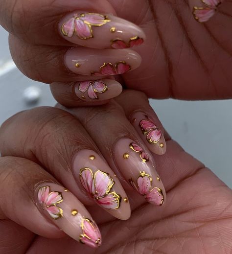 Butterfly On Nails, Acrylic Nails Floral, Nail Chrome, Almond Acrylic Nails Designs, Elegant Touch Nails, Nails Floral, Graduation Nails, Pretty Nail Art Designs, Acrylic Nails Coffin Pink