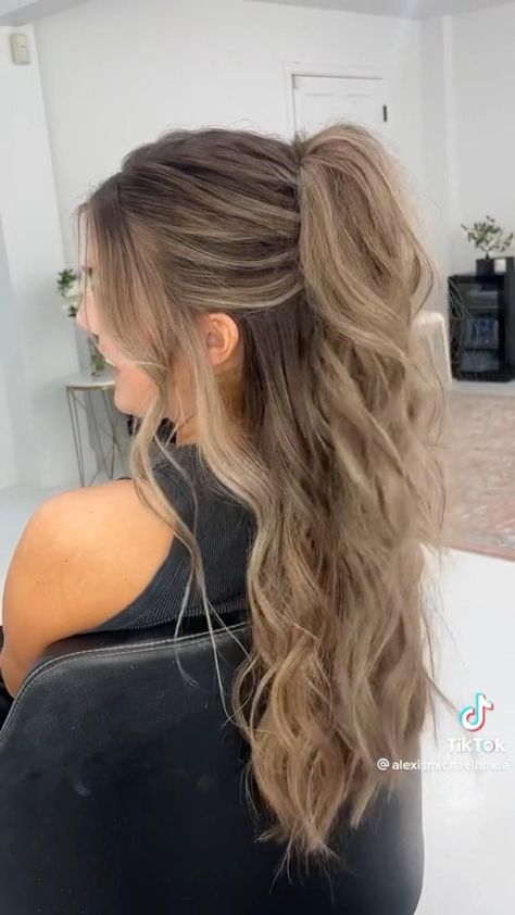 Check more at https://howcandothis.com/hairstyleideas/16871/ Formal Hairstyles For Long Hair, Simple Prom Hair, Guest Hair, Bridesmaid Hair Makeup, Wedding Guest Hairstyles, Long Hair Wedding Styles, Prom Hairstyles For Long Hair, Peinados Fáciles Para Cabello Corto, Penteado Cabelo Curto