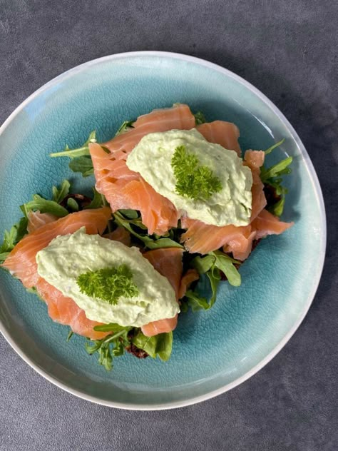 Peberrodscreme med avokado – Mad & Lækkerier Avocado Creme, Danish Food, Light Lunch, Gourmet Recipes, Cooking And Baking, Food Inspiration, Pesto, Meal Planning, Dip