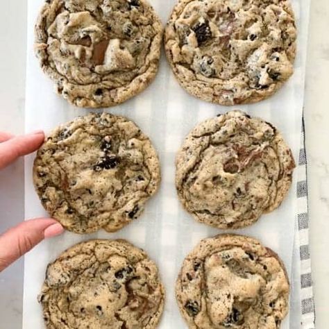 Malted Oreo Chocolate Chip Cookies - Picky Palate Chocolate Chip Oreo Cookies, Fat Cookies, Oreo Chocolate Chip Cookies, Stomach Rumbling, Oreo Stuffed Chocolate Chip Cookies, Fabulous Desserts, Picky Palate, Brown Butter Cookies, Lime Cookies