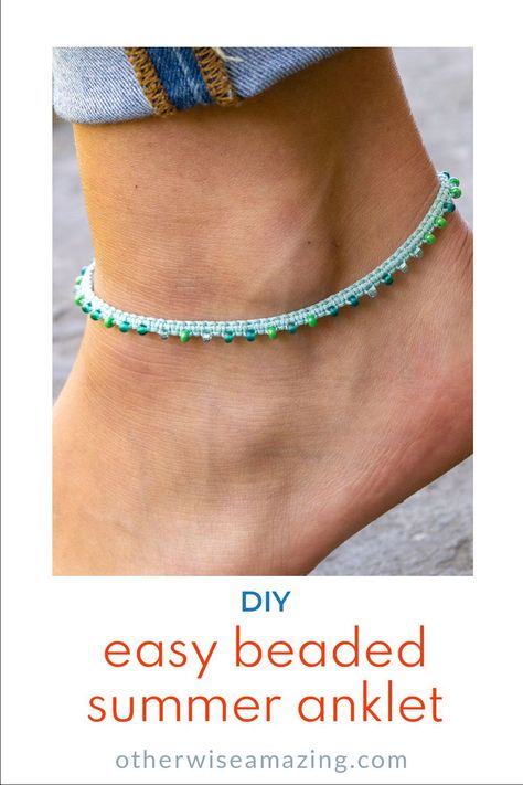 Diy Seed Bead Ankle Bracelets, Seed Bead Anklet Patterns, Macrame Ankle Bracelet, Friendship Anklets Diy, Seed Bead Anklet Diy Bracelet Patterns, Homemade Ankle Bracelets, Seed Bead Anklet Diy, Macrame Jewelry Step By Step, Diy Ankle Bracelets Tutorials