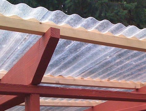 Clear Roof Chicken Coop, Roof For Chicken Coop, Chicken Roof Ideas, Corrugated Metal Chicken Coop, Attaching Chicken Coop To Run, Tin Roof Chicken Coop, Chicken Coop With Clear Roof, Corrugated Metal Chicken Run, How To Build A Chicken Coop Roof