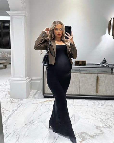 Tommy Fury, Heavily Pregnant, Fall Maternity Outfits, Winter Maternity Outfits, Tight Black Dress, Pretty Pregnant, Mommy Outfits, Winter Maternity, Pregnancy Looks