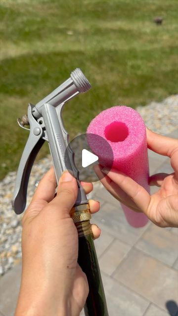 Brooklyn B on Instagram: "Do this to your hose! Be nice to your flowers 💐 #garden #gardening #hack" Garden Hose Holder Diy Ideas, Planting Food, House Hacks Diy, 2x4 Projects Diy Outdoor Furniture, Can Water, Garden Hose Holder, Crate Furniture Diy, Diy Garage Door, Outdoor Wood Furniture