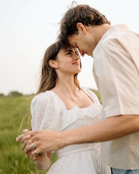 Editorial feed vibez • Instagram Book Cover Simple, Outfit Ideas Cowboy Boots, Modeling Photoshoot Ideas, Cowboy Boots Dress, Love Story Photography, Dress Picnic, Model Couple, Adventure Engagement Photos, Korean Couple Photoshoot