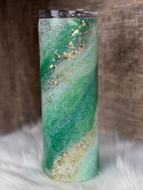 Green Epoxy Tumbler, Green Glitter Tumbler, Pen Ideas, Epoxy Cups, Stylish Water Bottles, Epoxy Crafts, Resin Work, Mount Dora, Food Safe Epoxy