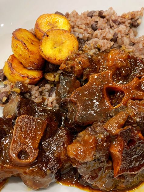 Caribbean Soul Food, West Indian Food Caribbean, Jerk Oxtails Jamaican Recipes, Caribbean Oxtail Recipes, Jerk Oxtails, Jamaican Aesthetic, Caribbean Dishes, Oxtail Recipes, Jamaican Food