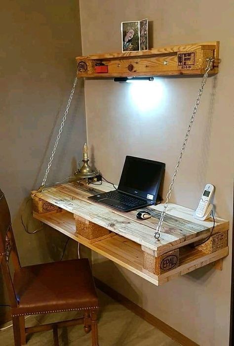 Wooden Pallet Crafts, Pallet Desk, Pallet Furniture Plans, Diy Computer Desk, Western Bedroom Decor, Pallet Projects Easy, Woodworking Projects Furniture, Pallet Ideas Easy, Carpentry Projects