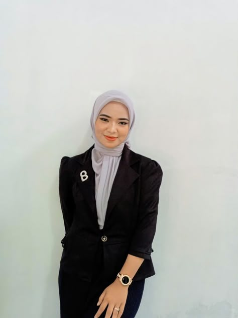 Foto Cv Hijab, Blazer Outfits Hijab Formal, Foto Formal Kerja Hijab, Cv Photo Ideas, Foto Formal Kerja, Formal Photoshoot Ideas, Blazer Outfits Hijab, Cv Photo, Self Foto