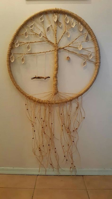 Made with a hula hoop!  This could morph into a family tree project!!  Hhmmmm...... Macrame Hula Hoop, Family Tree Project, Hoop Projects, Hula Hoop, Diy Creative Crafts, Macrame Projects, Diy Creative, Creative Crafts, Family Tree