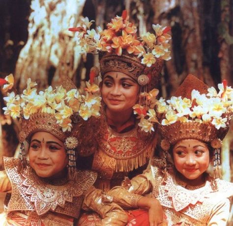 Balinese Indonesian Culture, Bali Travel Guide, Indonesian Art, Bali Hotels, Bali Island, Unity In Diversity, Exotic Places, We Are The World, Cultural Diversity