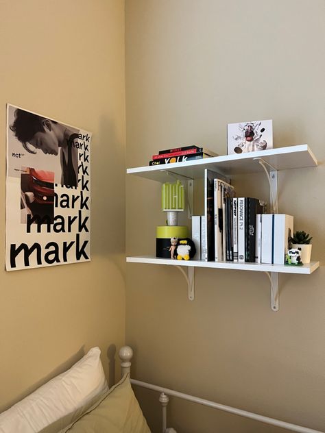 Kpop Room Makeover, Minimal Kpop Room, Nct Dream Room Decor, Kpop Room Aesthetic Shelf, Nct Room Aesthetic, Nct Bedroom, K Pop Bedroom Ideas, Small Kpop Room Ideas, Nct Room Decor