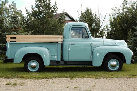 Surf Vehicles, International Pickup Truck, Pickup Trucks Camping, Best Pickup Truck, Pickup Camper, International Harvester Truck, Summer Planner, Truck Storage, Vintage Automobiles