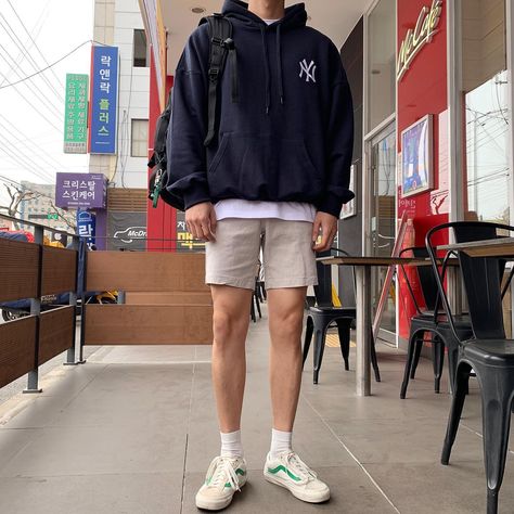 프롬어스 : From us 📍 | 운동 갑니다🏃🏽‍♂️ | Instagram Simple Style Outfits, Mens Summer Outfits, Mens Trendy Outfits, Mens Outfit Inspiration, Mens Fashion Streetwear, Stylish Mens Outfits, Men Fashion Casual Outfits, Streetwear Men Outfits, Summer Outfits Men