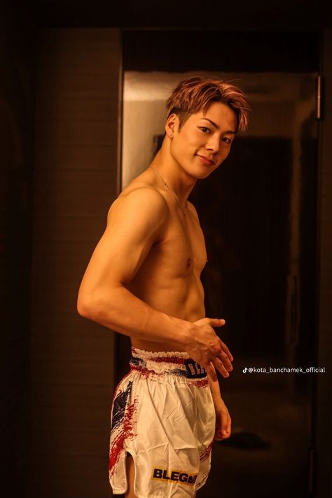 Miura Kota, Boxing Men, Kota Miura, Handsome Asian Men, Body Pose Drawing, The Other Guys, Japanese Men, Kpop Entertainment, Body Poses