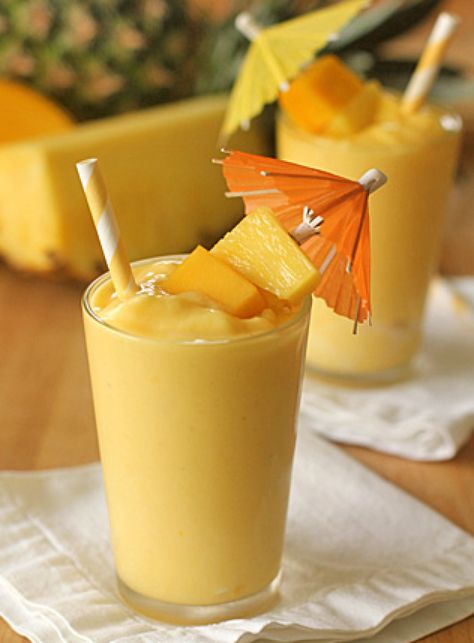 Mango Pineapple Milkshake | Fall In Love With Food Again Smoothie Protein, Mango Pineapple Smoothie, Smoothie Fruit, Best Smoothie Recipes, Pineapple Smoothie, Mango Smoothie, Inflammatory Foods, Protein Recipes, Think Food