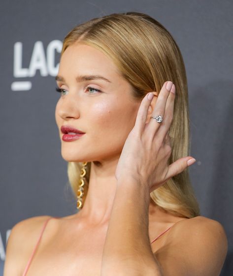 Rosie Huntington-Whiteley’s Engagement Ring Is The Perfect Blend Of Vintage & Modern Rose Huntington, Halo Engagement Ring Wedding Band, Rosie Hw, Kylie Jenner Outfits, Color Makeup, Celebrity Engagement Rings, Engagement Rings Vintage Halo, Rosie Huntington, Kim Kardashian Red Carpet