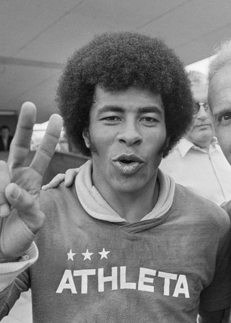 Jairzinho 1974 - Category:Jairzinho - Wikimedia Commons Just Fontaine, Gerd Muller, Vintage Soccer, Sir Alex Ferguson, Football Legends, Golden Jubilee, All World, Association Football, Zinedine Zidane