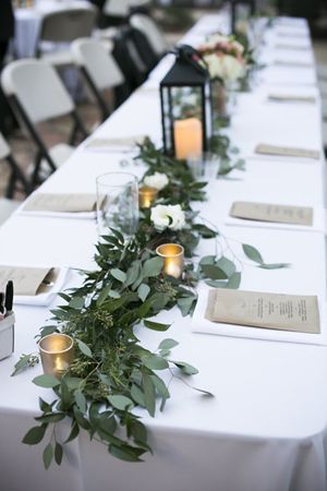 elegant wedding centerpiece ideas with green floral and lanterns Eucalyptus Wedding Decor, Table Garland, Rustic Wedding Decorations, Tafel Decor, Greenery Garland, Eucalyptus Wedding, Wedding Table Decorations, Head Table, Long Table