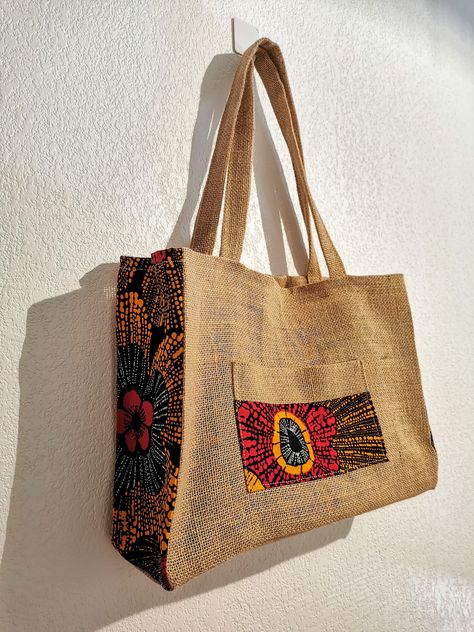 Jute Bags Design, Ankara Bags, Handmade Fabric Bags, African Bag, Funny Tote Bags, Embellished Bags, Jute Tote Bags, Diy Bag Designs, Diy Bags Patterns