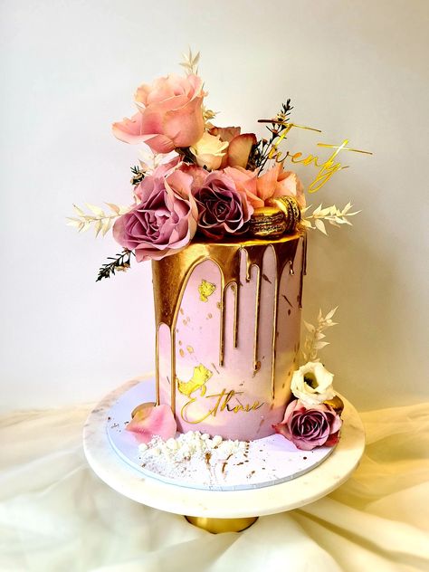 Show Stopper Cakes, Classy Birthday Cakes For Ladies, Classy Birthday Cakes, Birthday Cakes For Ladies, Cakes For Ladies, Cakes Beautiful, Classy Birthday, Dripping In Gold, Showstopper Cakes