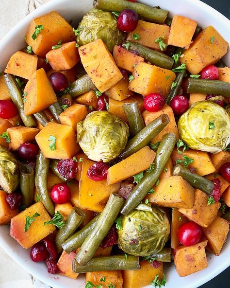 Vegetables In The Crockpot, Crockpot Vegetable Recipes, Veggie Crockpot Recipes, Slow Cooker Vegetables, Crockpot Vegetables, Thanksgiving Slow Cooker Recipes, Slow Cooker Holiday Recipes, Crockpot Veggies, Vegetable Slow Cooker