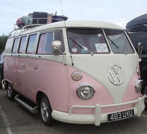 Pretty in pink | ReCamp Combi Hippie, Vw Kampeerwagens, Vw Minibus, Car Things, Combi Volkswagen, Combi Vw, Vw Vintage, Vw Bugs, Hippie Van