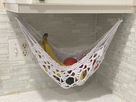 Fruit Hammock Fruit Hammock Pattern, Crochet Fruit Basket, Hammock Pattern, Fruit Hammock, Crochet Hammock, Beginning Crochet, Diy Hammock, Plastic Rings, Crochet Fruit