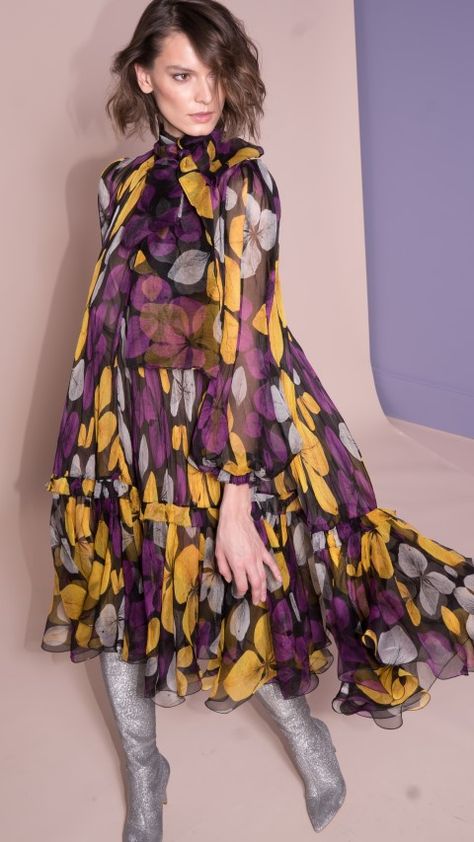 Elie Saab Resort, Maria Lucia Hohan, Hydrangea Print, Weekend Dresses, Resort 2023, Midi Dress Style, Island Living, Silk Print Dress, Trendy Prints