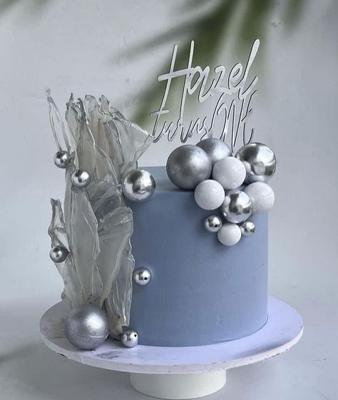 Birthday Cake For 22 Year Old Guy, Grey Cake Birthday For Men, Elegant Birthday Cakes For Women Classy, Blue And Silver Birthday Cake, Blue And Silver Cake, Gray Cake, Latest Birthday Cake, Golden Birthday Cakes, Cake Design For Men