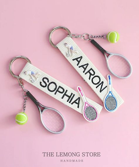 Tennis Gifts Diy, Gifts For Tennis Players, Dance Team Gifts, Tennis Accessories, Tennis Bag, Tennis Shop, Diy Bag Designs, Tennis Gifts, Diy Gifts For Kids