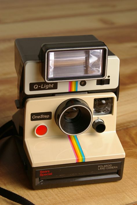 Poloroid Camera 80s, 1980s Camera, Old Polaroid, Retro Polaroid, Story Script, Vintage Polaroid Camera, Polaroid One Step, 3d Camera, Camera Vintage