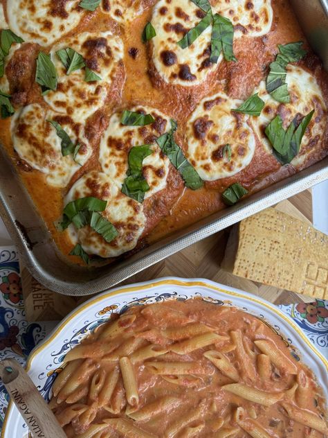 Vodka Chicken Parm - Frannie Loves Food Chicken Parm With Vodka Sauce, Vodka Chicken Parm, Vodka Chicken, Zucchini Pesto Pasta, Veal Stew, Sausage Ragu, Bean And Vegetable Soup, Prosciutto Asparagus, Spinach Stuffed Shells