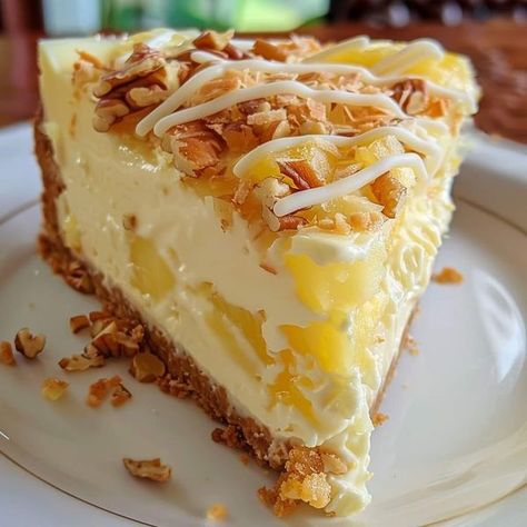 Pineapple Coconut Cheesecake, White Chocolate Pineapple, Recipes Tower, Decadent Pies, Chocolate Pineapple, Cheesecake Easy, Tropical Desserts, Pineapple Desserts, Cream Cheesecake