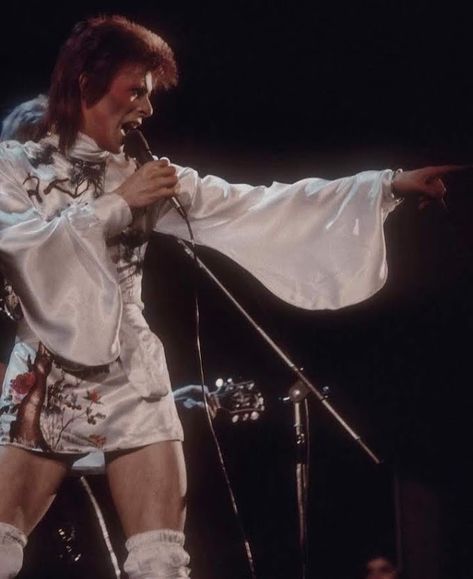 David Bowie Outfits, Glam Rock Fashion, David Bowie Costume, David Bowie Fashion, David Bowie Pictures, David Bowie Ziggy Stardust, David Bowie Ziggy, Ziggy Stardust, Oui Oui