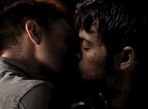 Destiel Gif, Dean And Castiel Kiss, Destiel Fanfiction, Supernatural Gif, Destiel Fanart, Dean And Cas, Supernatural Art, Dean And Castiel, Supernatural Jensen