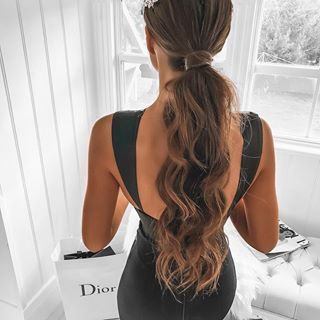 ❤мore@jнayetotнeworld Hairstyle For Open Back Dress, Hairstyles For Open Back Dress, Prom Dresses Open Back, Satin Mermaid Dress, Dresses Open Back, Prom Hair Medium, Blue Green Dress, Prom Hair Down, Prom Updos