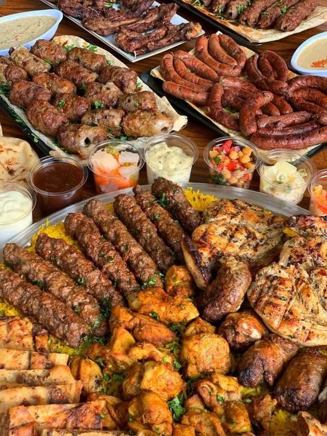 Egyptian Food, Party Food Buffet, Catering Ideas Food, Buffet Food, Food Platters, Buffet Table, Food Presentation, Cafe Food, Clean Recipes