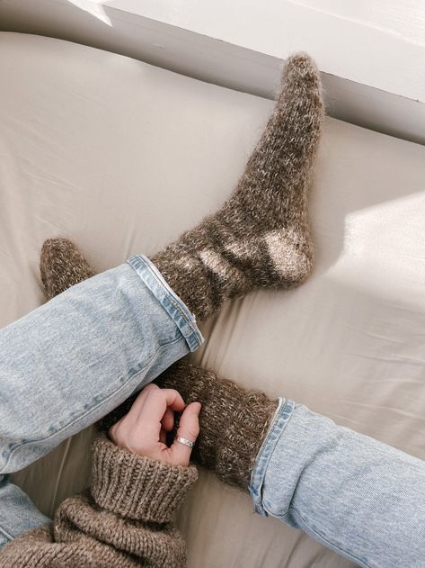 Wool Socks Aesthetic, Cozy Socks Aesthetic, Cozy Knitting Aesthetic, Socks Aesthetic, Cosy Socks, Cozy Boots, Autumn Trends, Sock Outfits, Hand Knit Socks