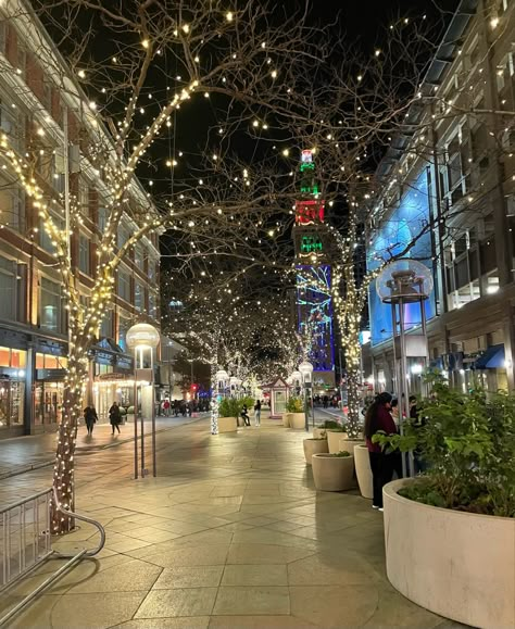 Denver Colorado Aesthetic, Denver Aesthetic, Aesthetic Places Background, Colorado Vibes, Denver Winter, Denver Christmas, Boston Life, Bachelorette Aesthetic, Denver Colorado Downtown