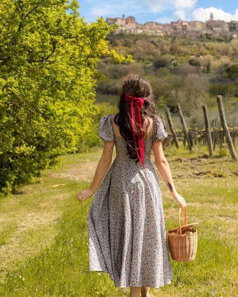 Garden Photoshoot Outfit Ideas, Joanna Core, Cottage Core Aesthetic Outfit, 23 Bday, Countryside Outfit, Countryside Girl, Cottage Core Clothes, Countryside Fashion, Garden Photoshoot